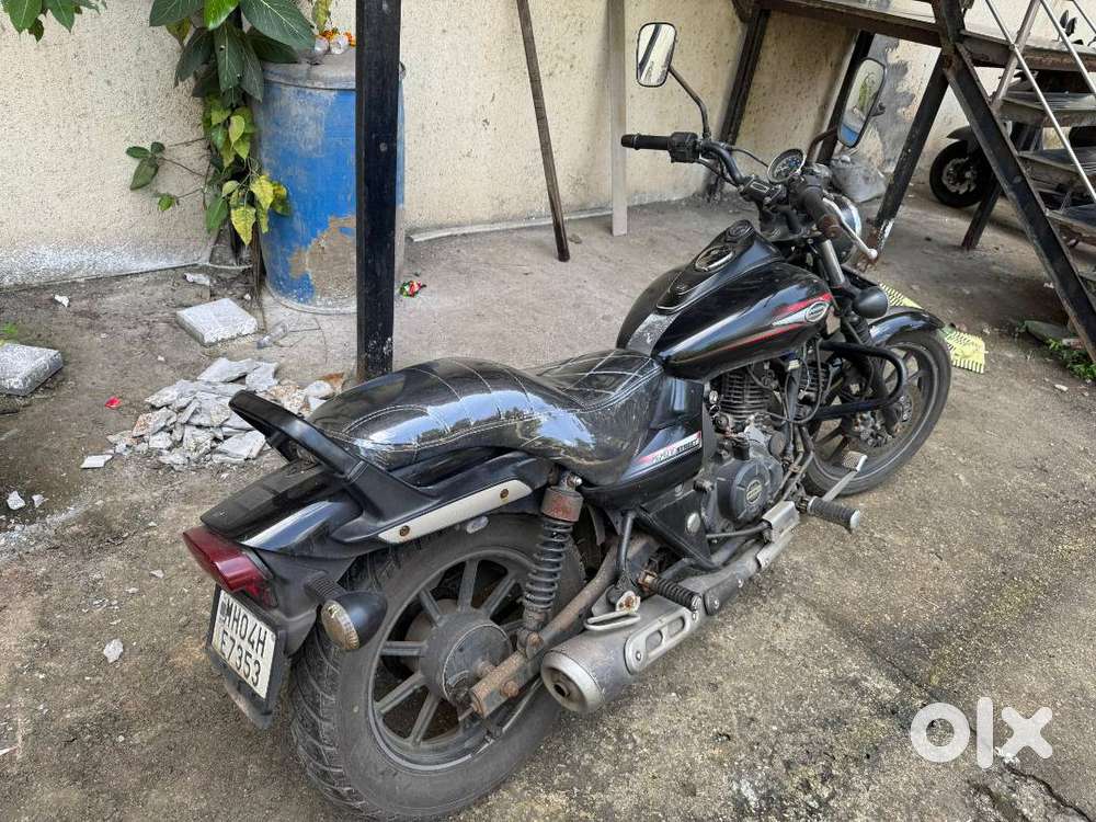 Bajaj Avenger 220 Street