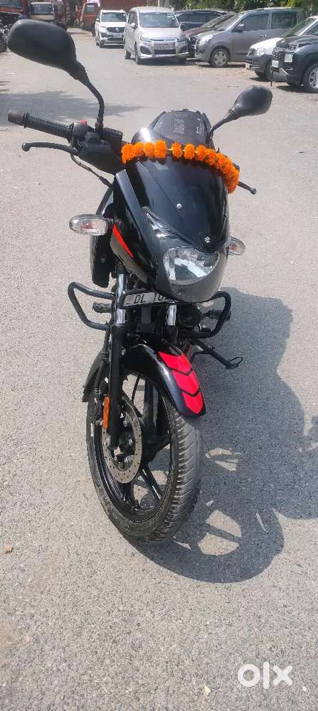 Bajaj Pulsar 125 cc Splint Seat Top Model