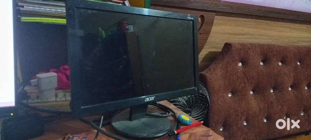 3000 per item ,10 Computer (30000  rs total amount)working condition