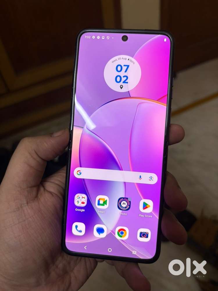 Buy Motorola razr 40 8/256gb purple like new with charger