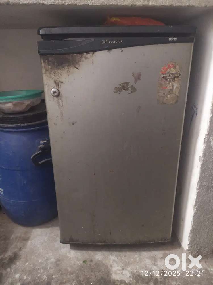 Samsung small fridge working conditions very goo