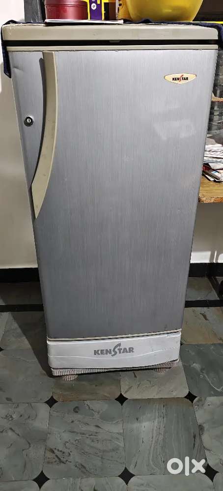 KENSTAR FRIDGE VERY NEET CONDITION 180.LITER