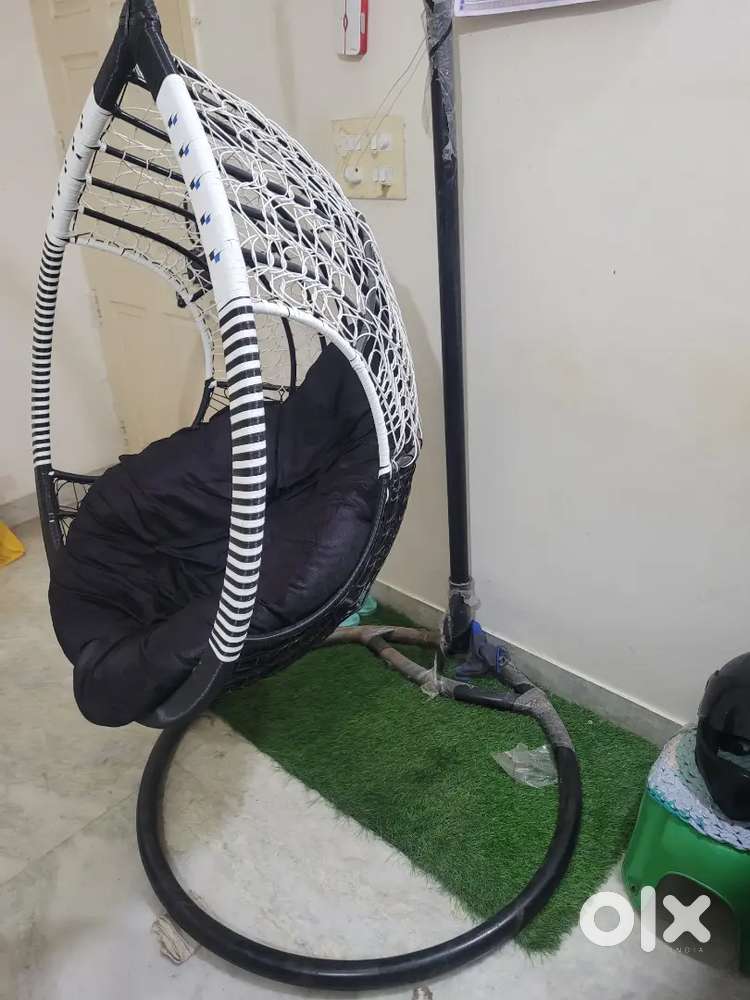 Swing pod seater with stand