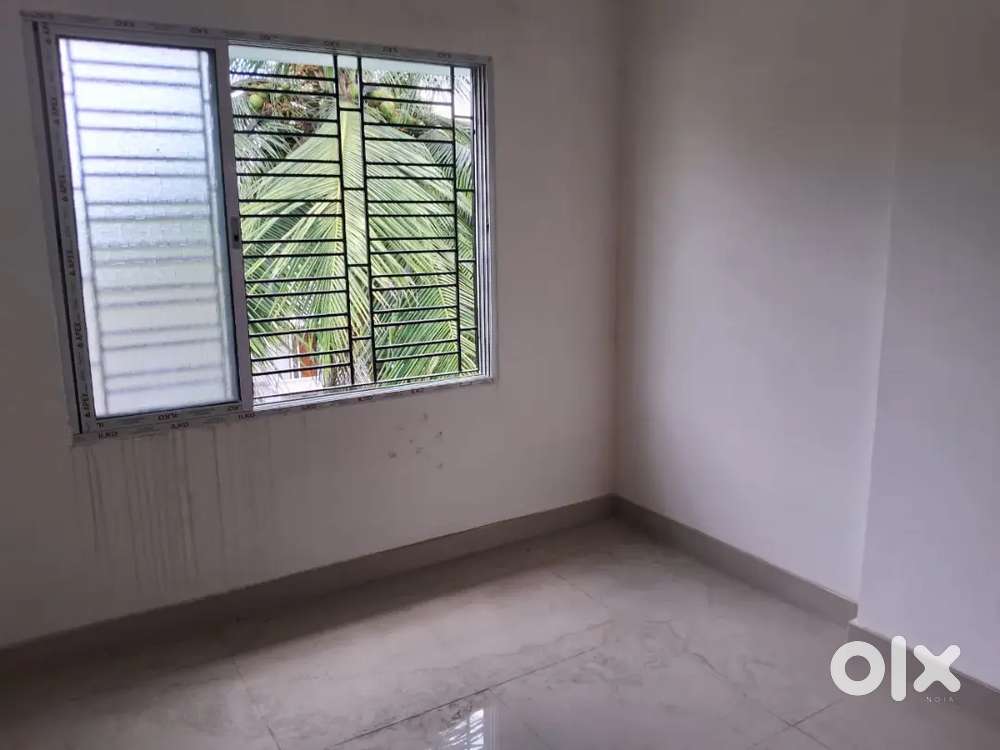 3 BHK ready to move flat in Halishahar at low price