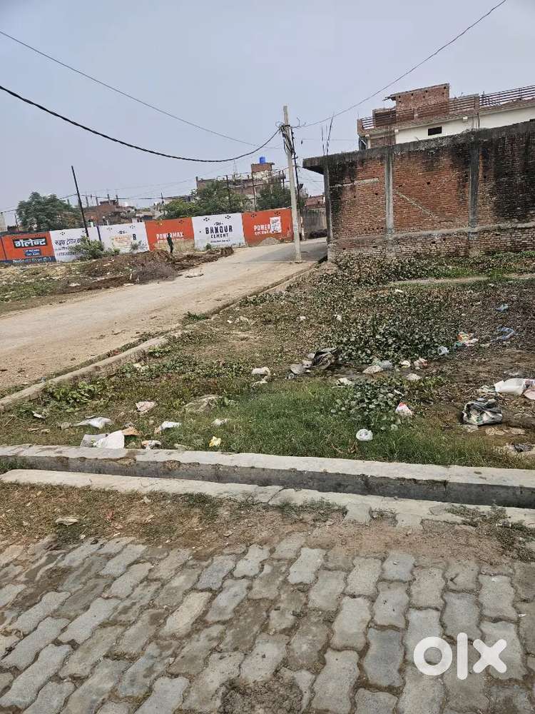 सैनिक चौराहे से 1 km की दूरी पे प्लाट ले तुरंत रहने योग्य