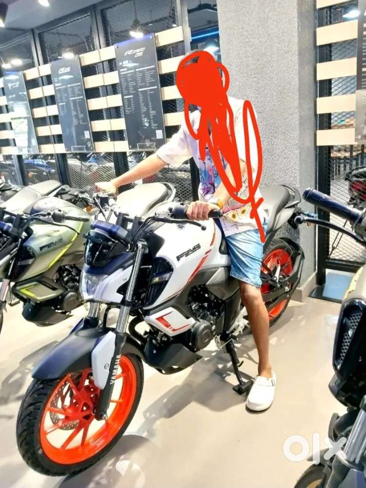 2 days old brand new bike on read 1 lkh 52 hajar