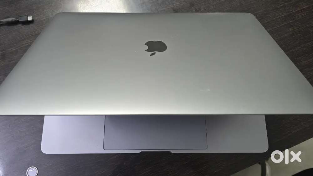 Apple MacBook Pro 16GB RAM 256 GB