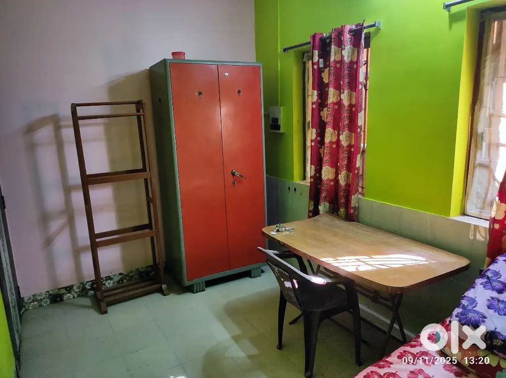 Bansdroni Metro Boy PG Single/ Sharing (Both type)