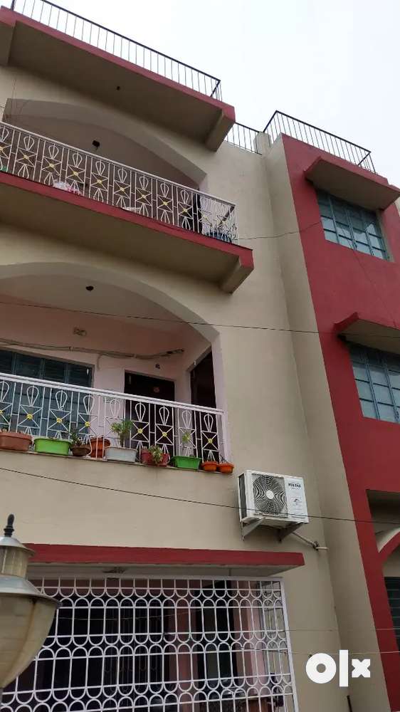 3 bhk flat with 2 bathroom and two big balcony