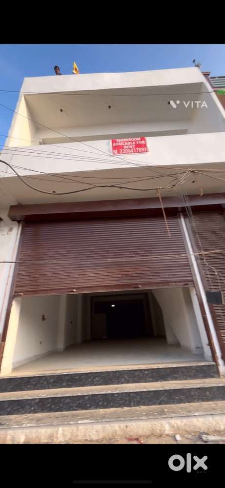 Prime commercial showroom