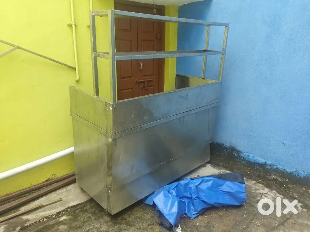 Food stall 5ft with close door