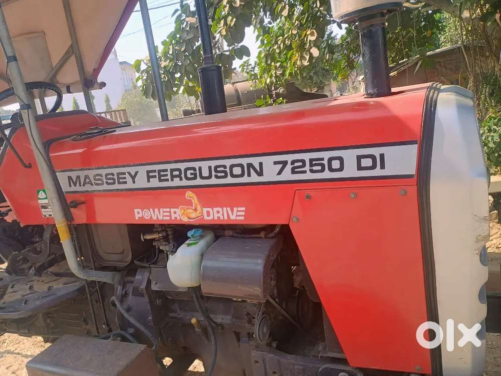 Like new condition tractor 80% tyre badi chatri