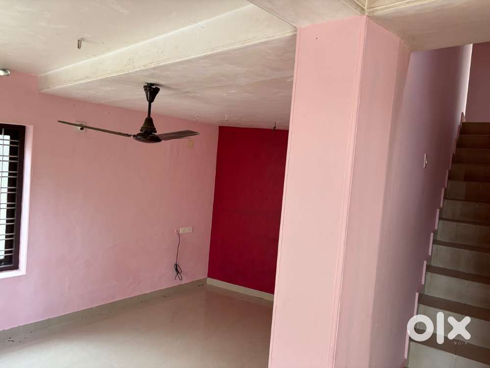 2 Vans can park for loading best for Amazone, flipcart, book distribut