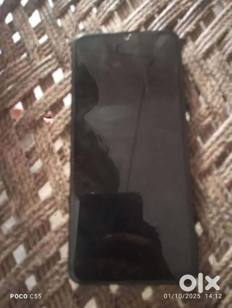Poco M6 5g 4 /128  1 year old mobile mobile ma koi kami nhi hai