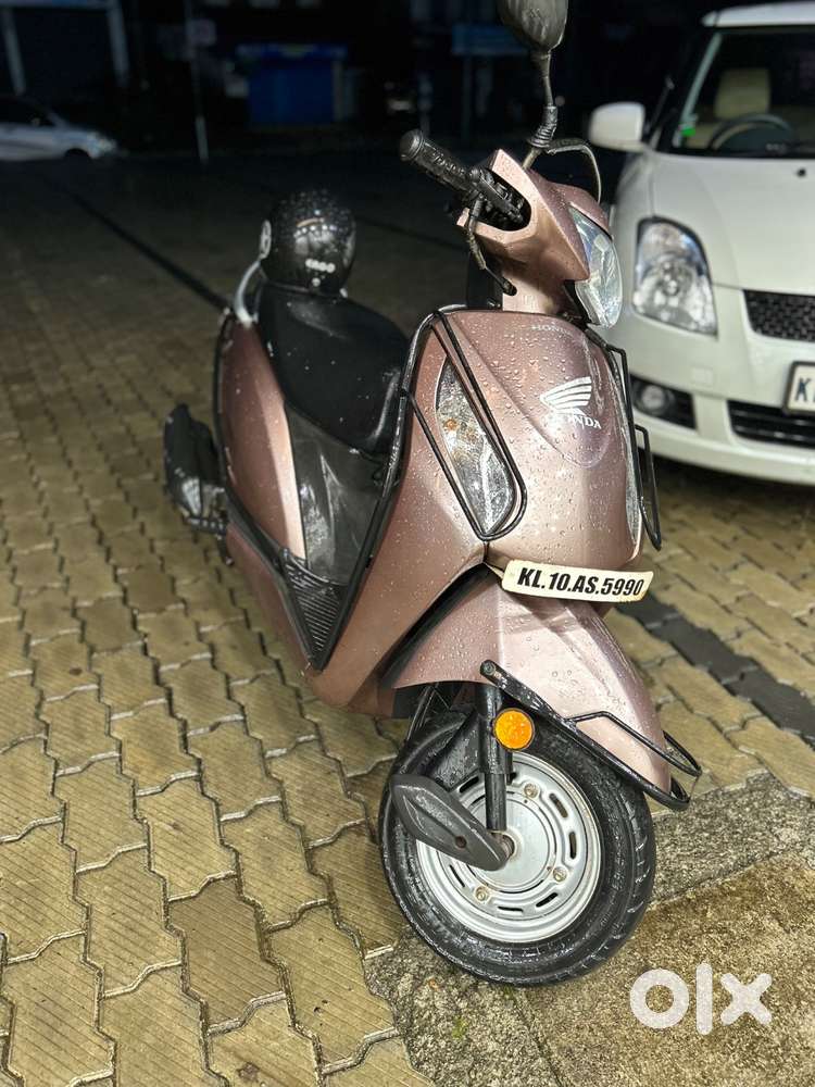 Honda activa i Beige, 2014