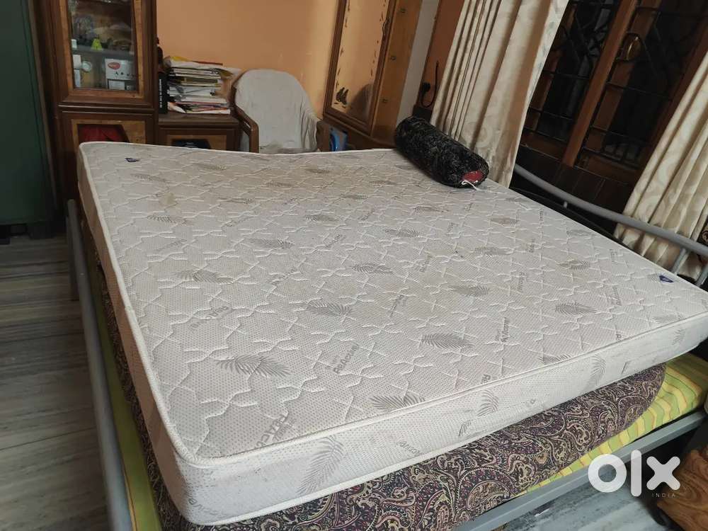 Bedroom bed