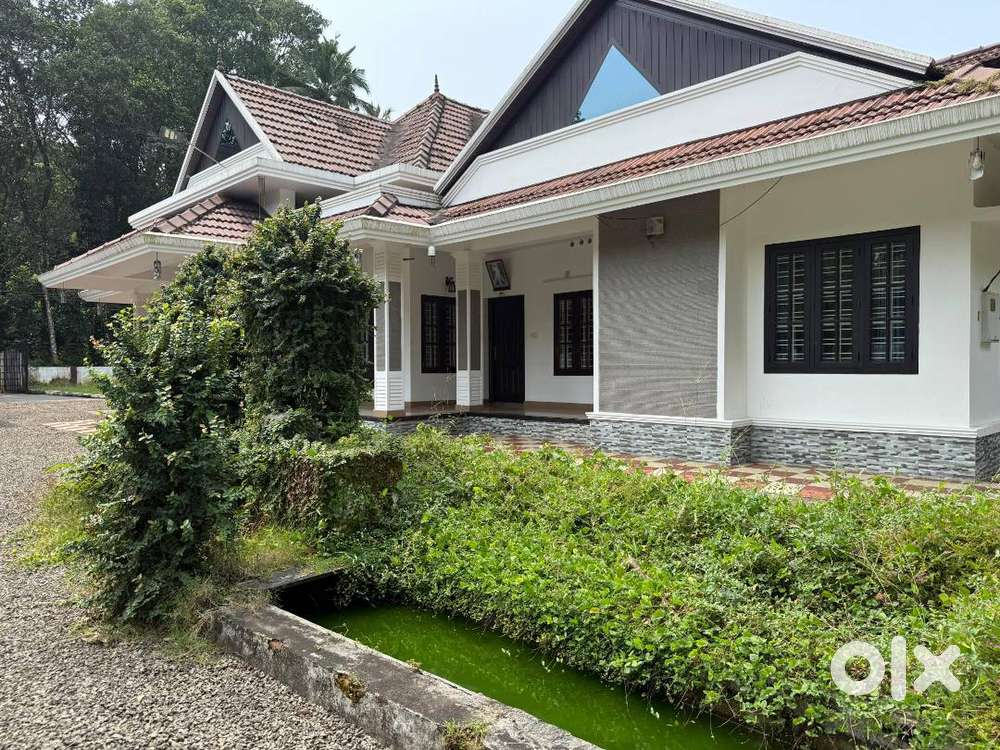 പാലാ - കോട്ടയം റോഡിൽ , 5 ബെഡ്റൂംസ് വീട് വിൽപ്പനയ്ക്ക്