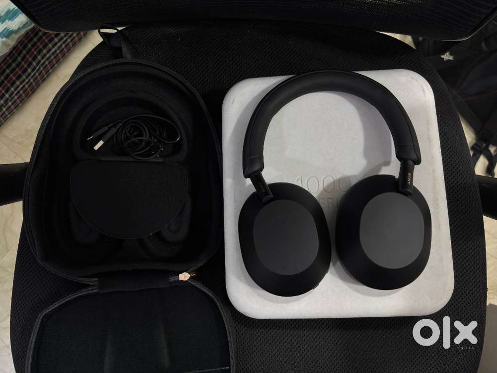 Sony WH-1000XM5 Noise Cancelling Headphones – Like New  Box + Bill