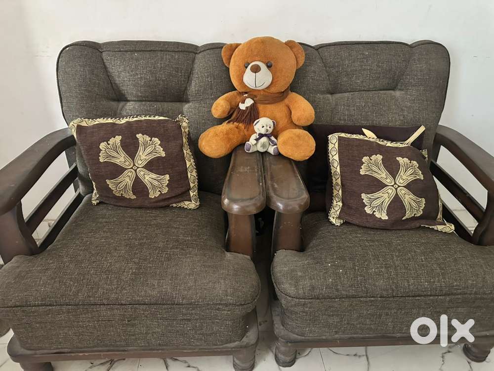 A 5 seater sofa if avialabe for sale