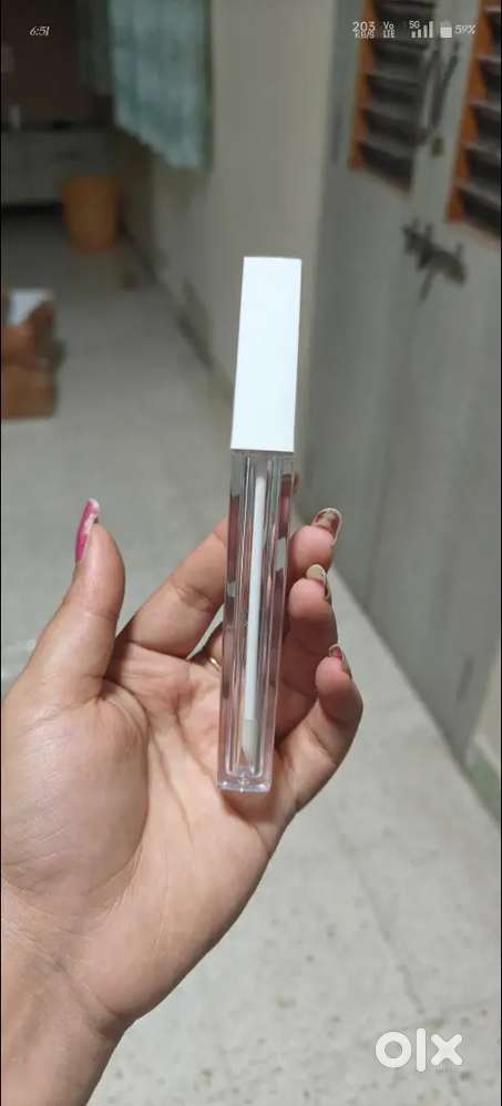 Lip gloss 5 ml container