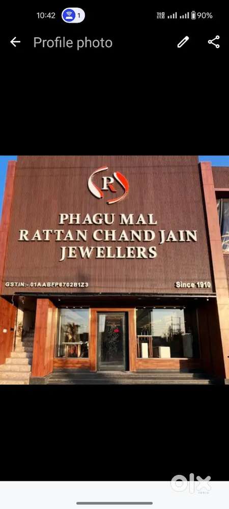 Cashier or Accountant