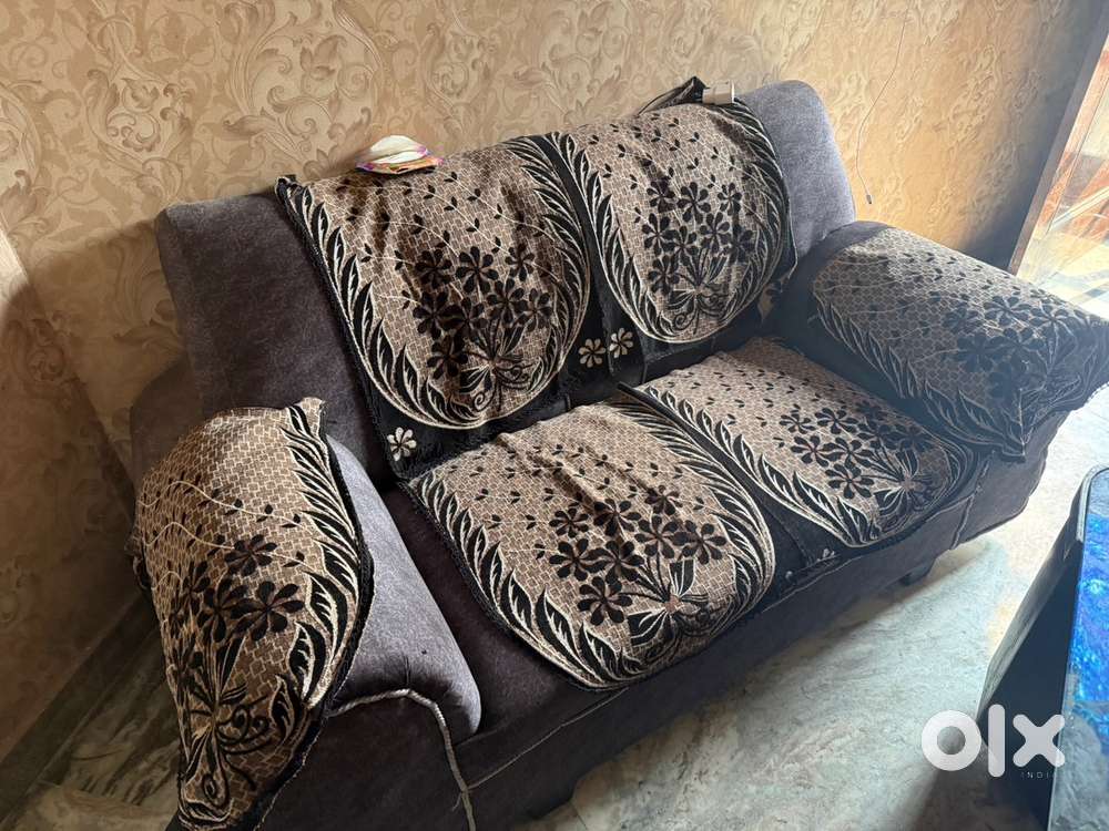 5 seater sofa with wooden table