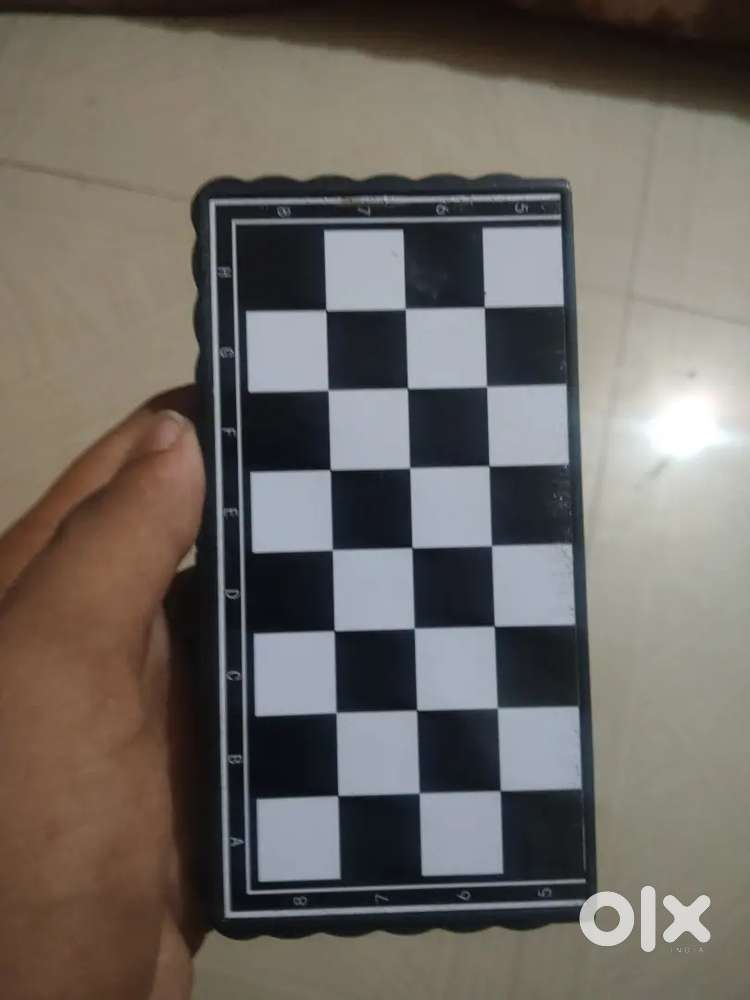 Mini chess set magnetic