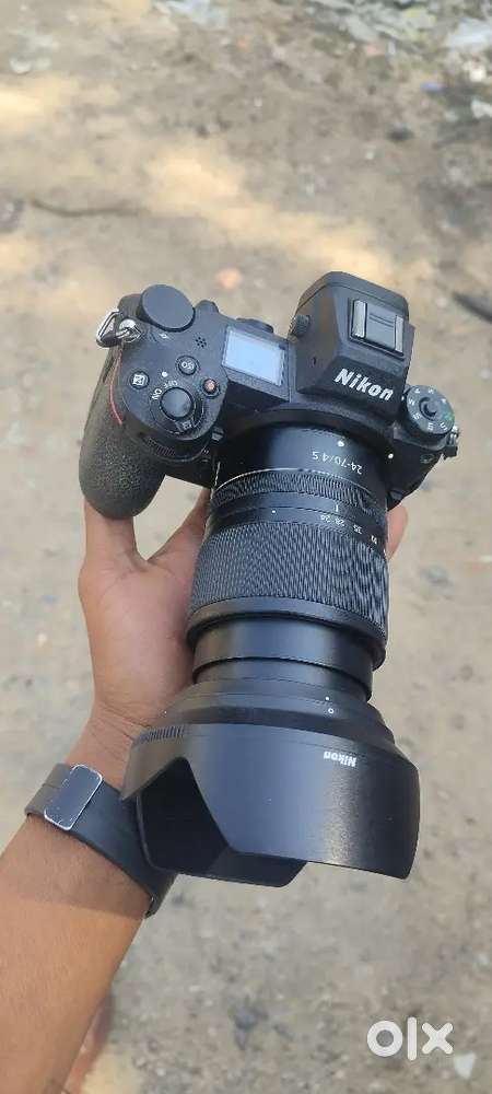 Nikon z6 mark 2 fully need condition 24/70 lens charger battery bag
