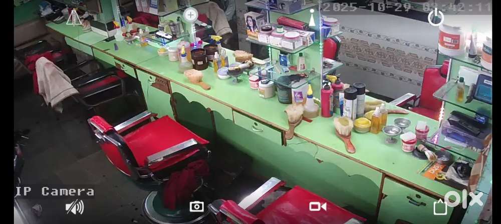 चार कुर्सीअमेरिकन का 2 पीछे4 सामने का कांच 8 कटिंग मशीन4 आईरनिंग मशीन