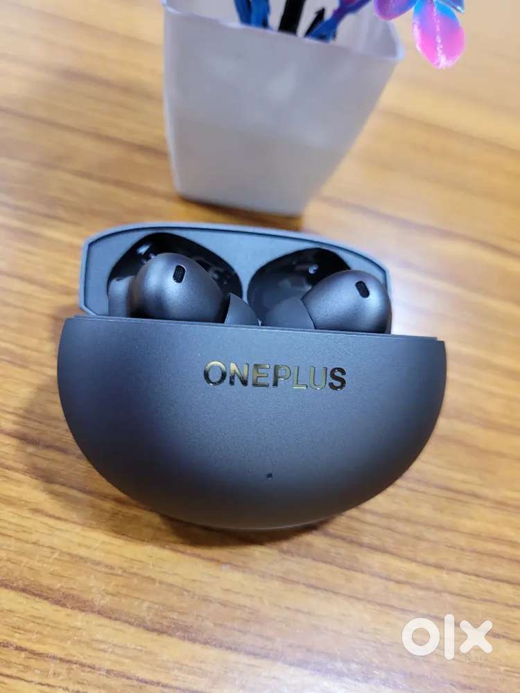 One Plus Buds 4 Earbuds