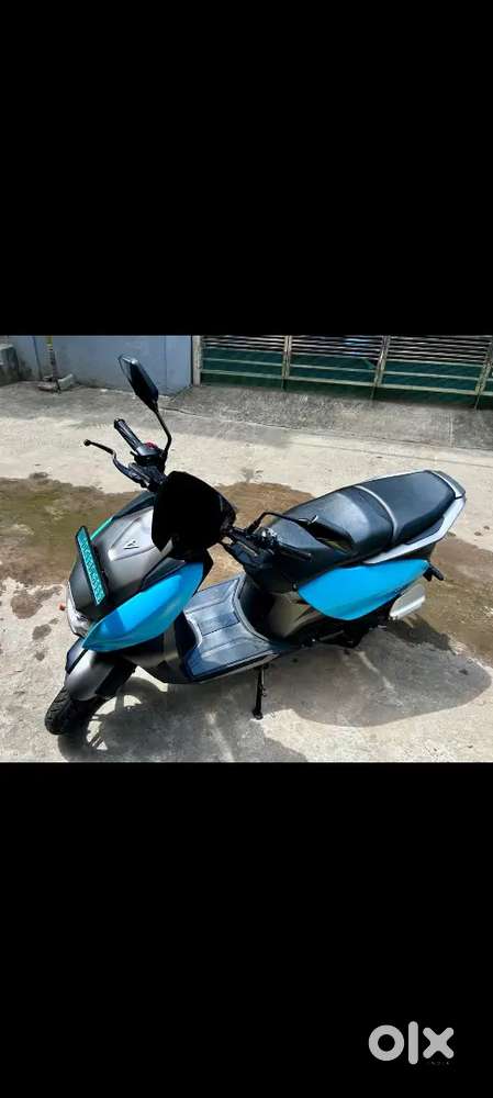 Brand new Hero vida v1 pro