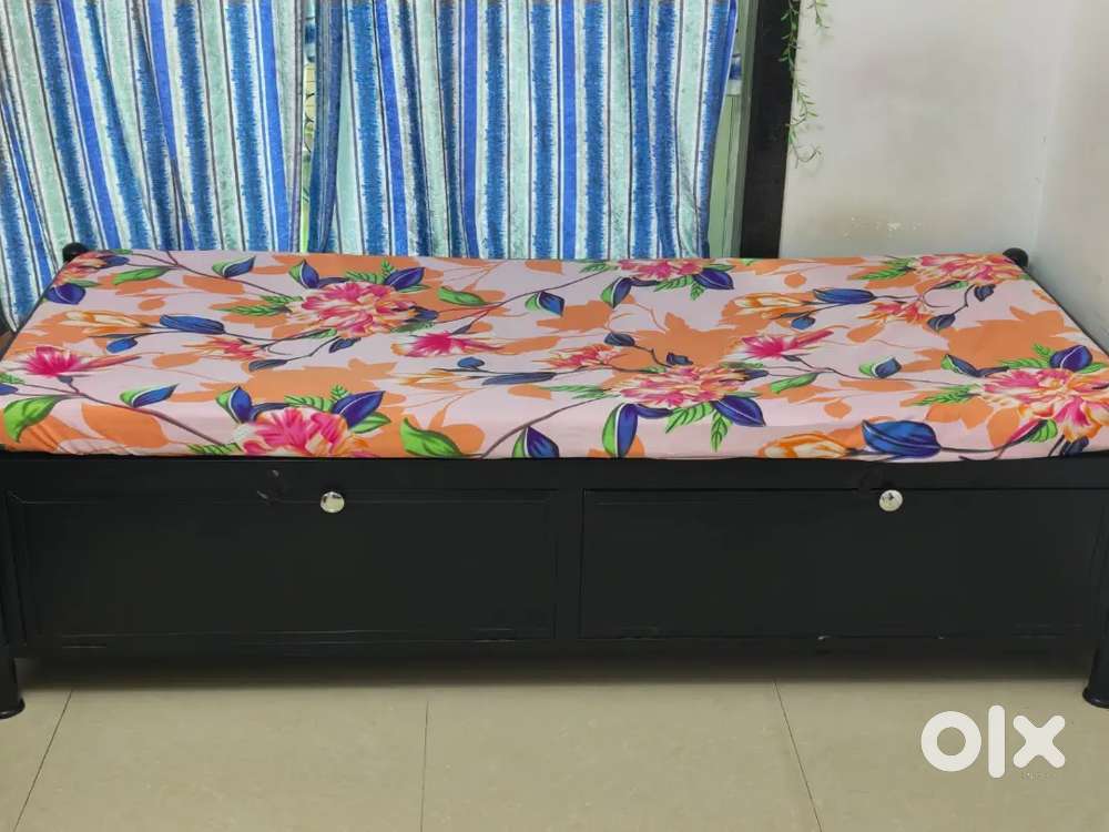 Metal storage deewan with matress and ply wood i