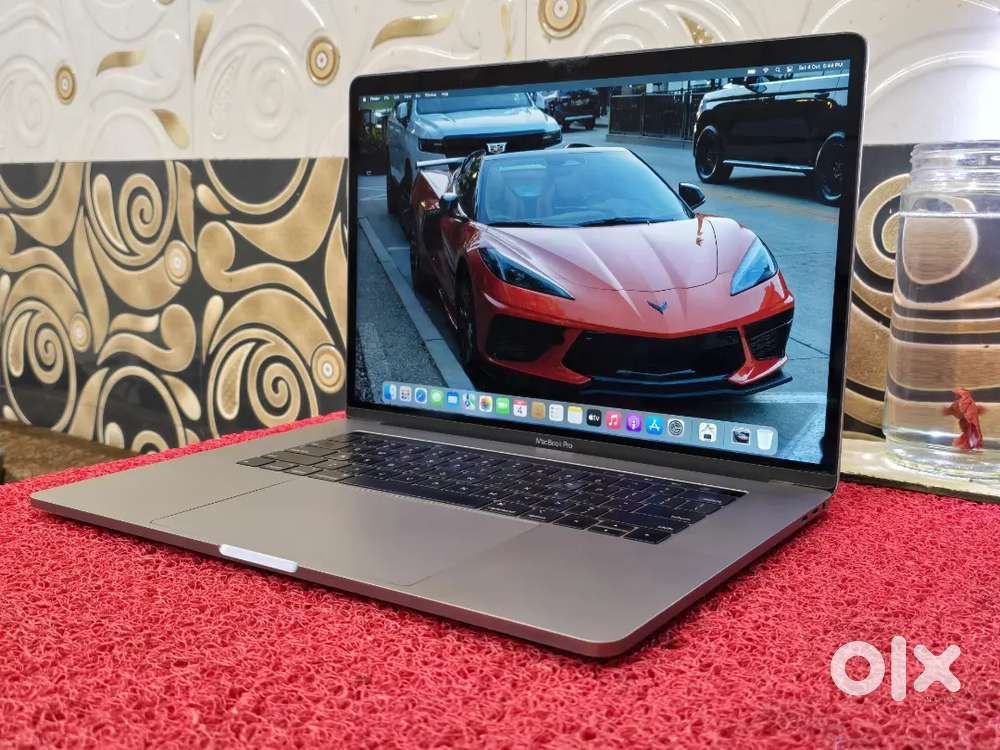 Apple Macbook Pro i9 16gb 512gb 5.5gb GRAPHICS 15inch Retina Touchbar
