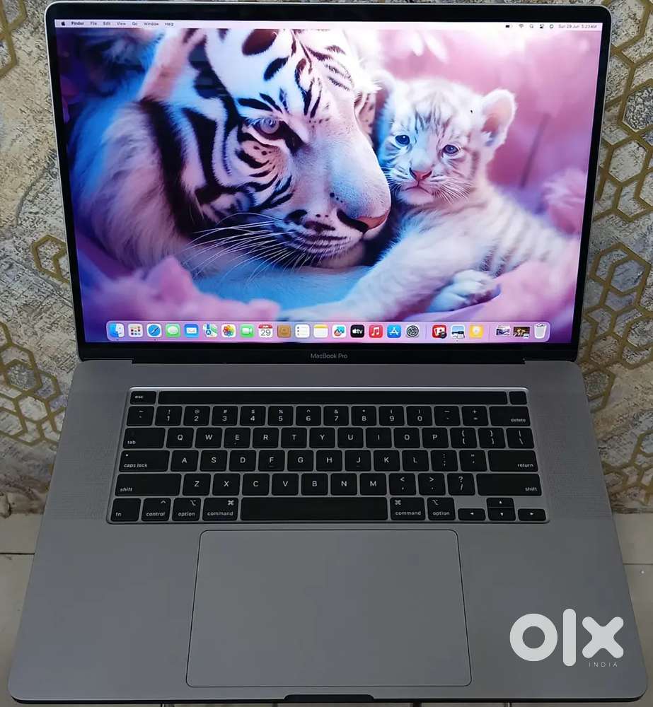 Apple MacBook Pro 16inch i7 16gb 512ssd new condition Mackbook touchbr