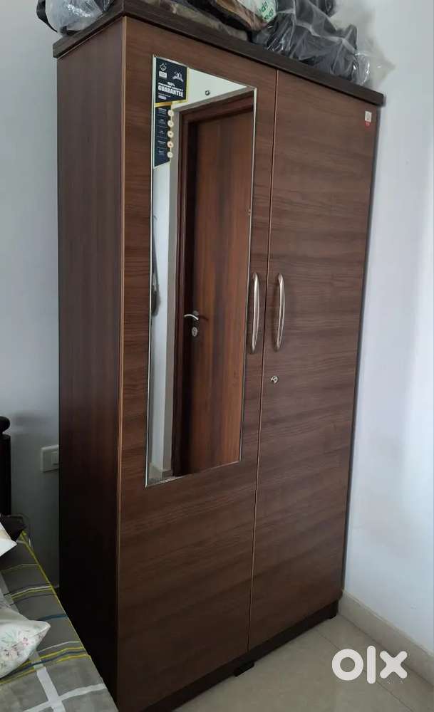 2 door wardrobe in excellent condition!