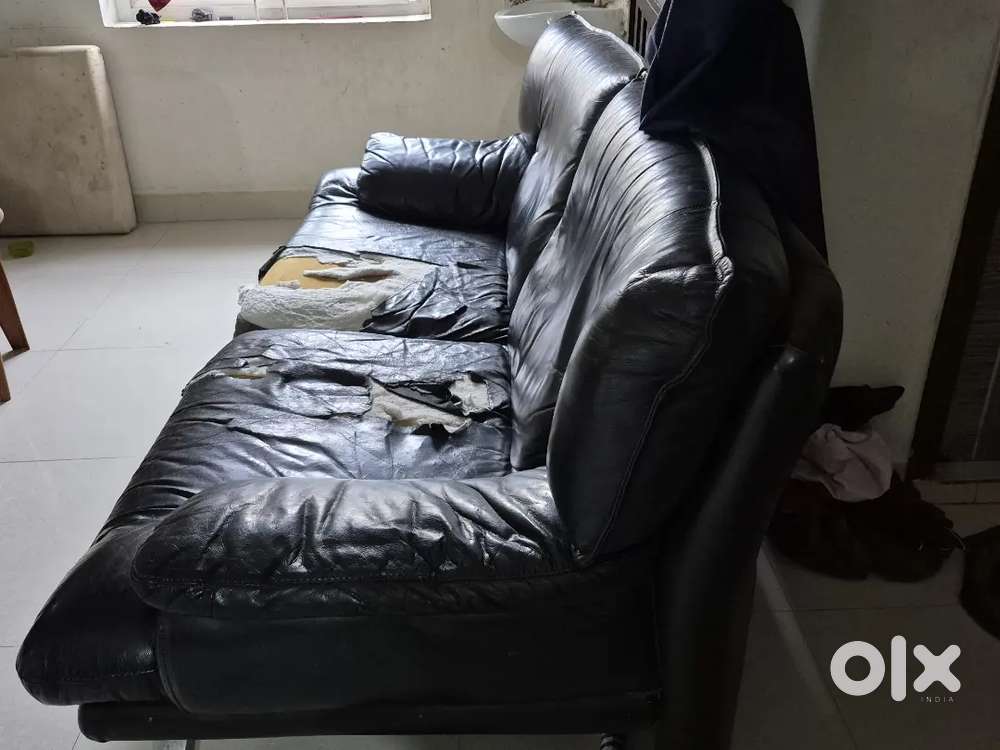 Grab it before it’s gone – a great deal for real leather lovers!