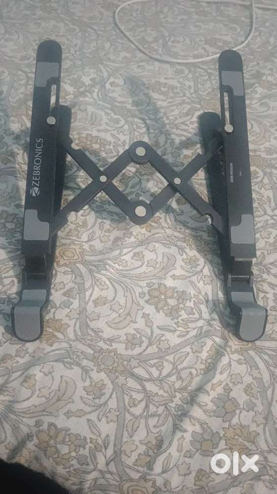Laptop stand