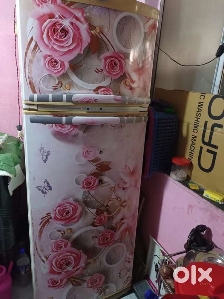 Whirlpool double door fridge in good condition.
