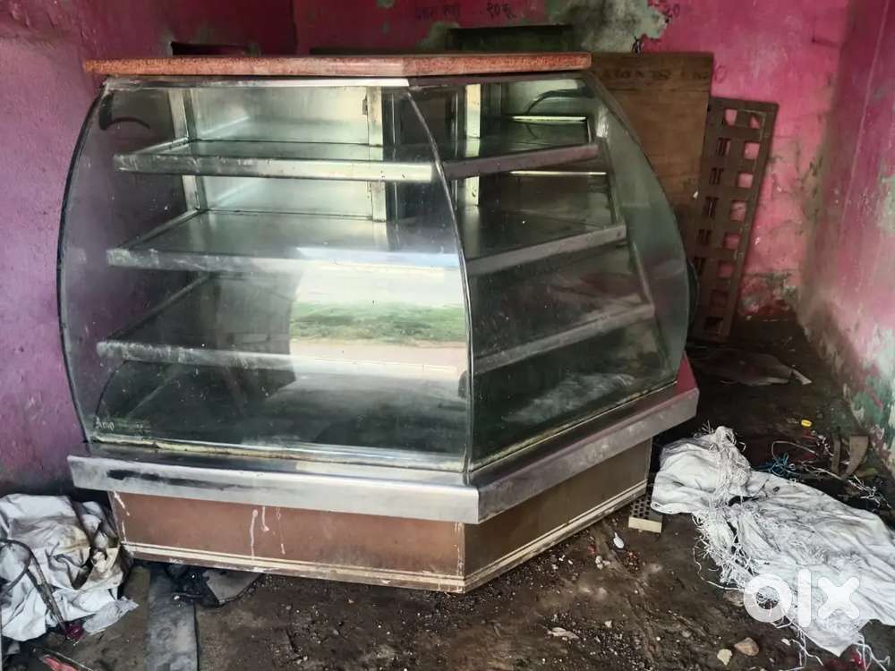 Bakery display counter