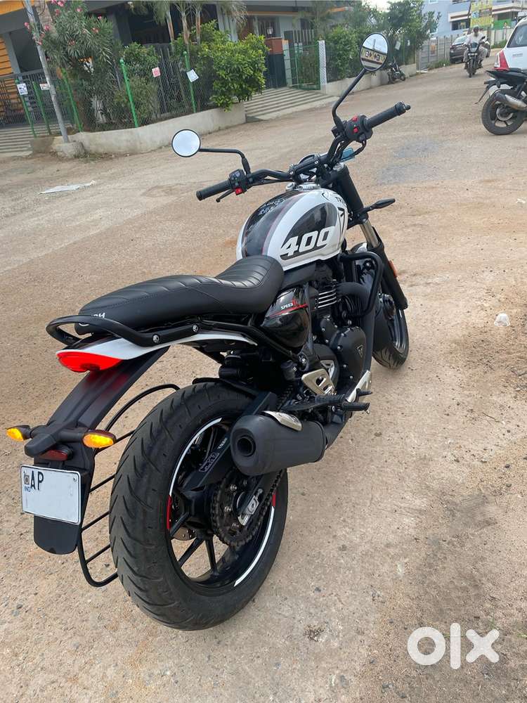 Triumph speed t4 next to showroom condition