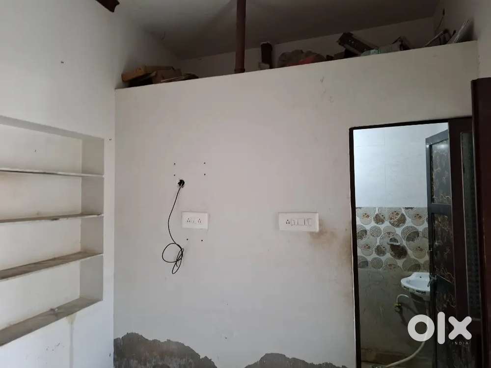 1 room with attached washroom