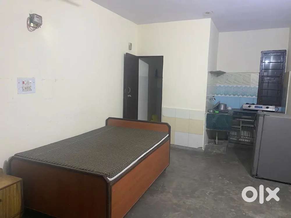 1 big room available for rent(girls)