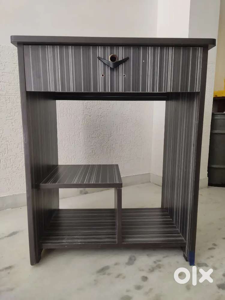 Computer table