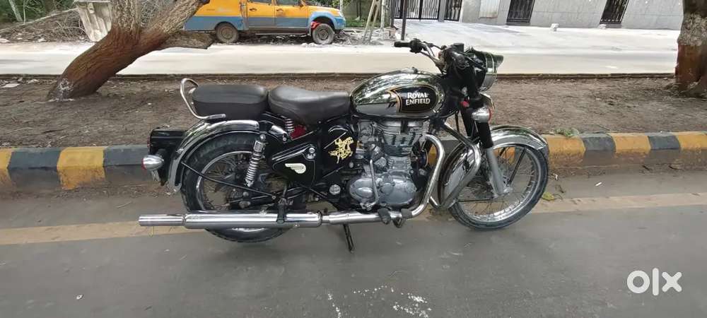 NICE CONDITION  BLACK AND CROME COLOUR