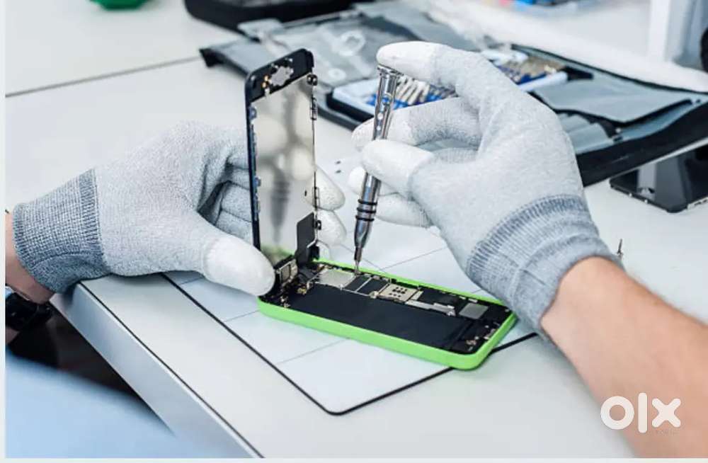 Mobile repairing boy