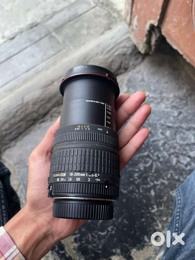 Camera lens sigma 18-200mm f3.5-6.3 DC