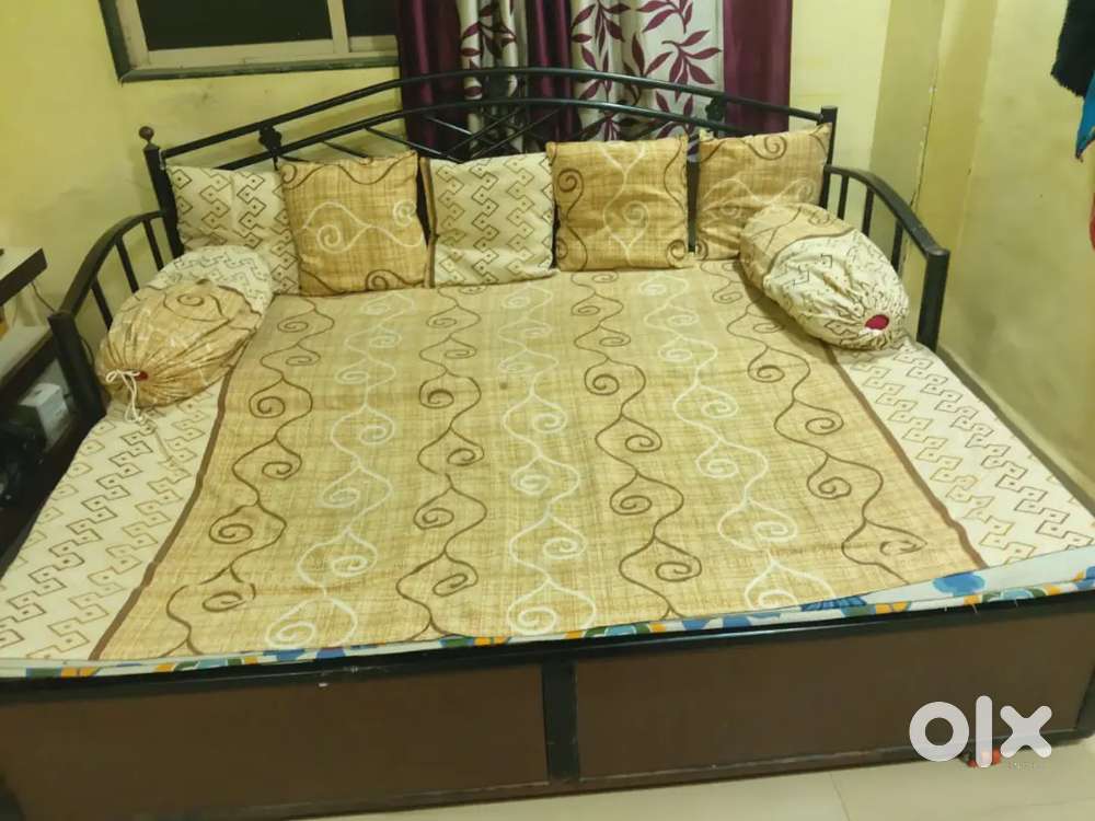 Daily use items in house. Urgent selling