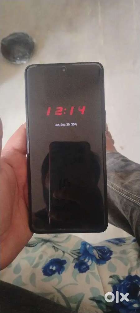 Vivo v50e 8/128 5 month old with box bill