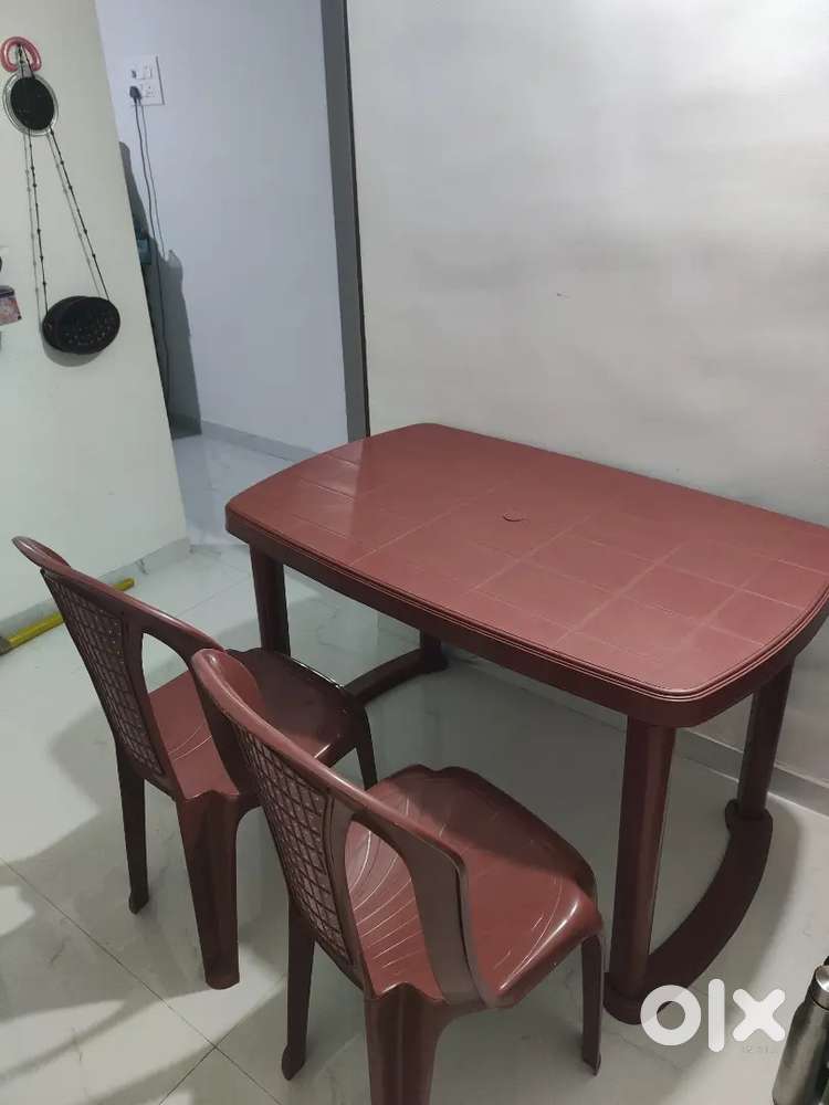 PolyMaxx Table and chair