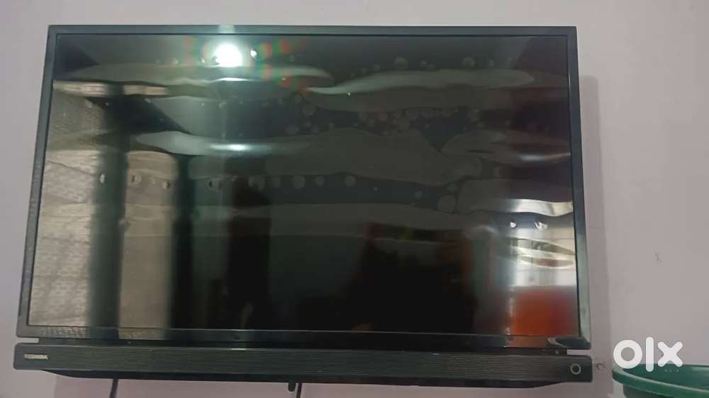 Toshiba tv [ 71.12cm ] ( '28' inch ) A full LCD tv (Television )..